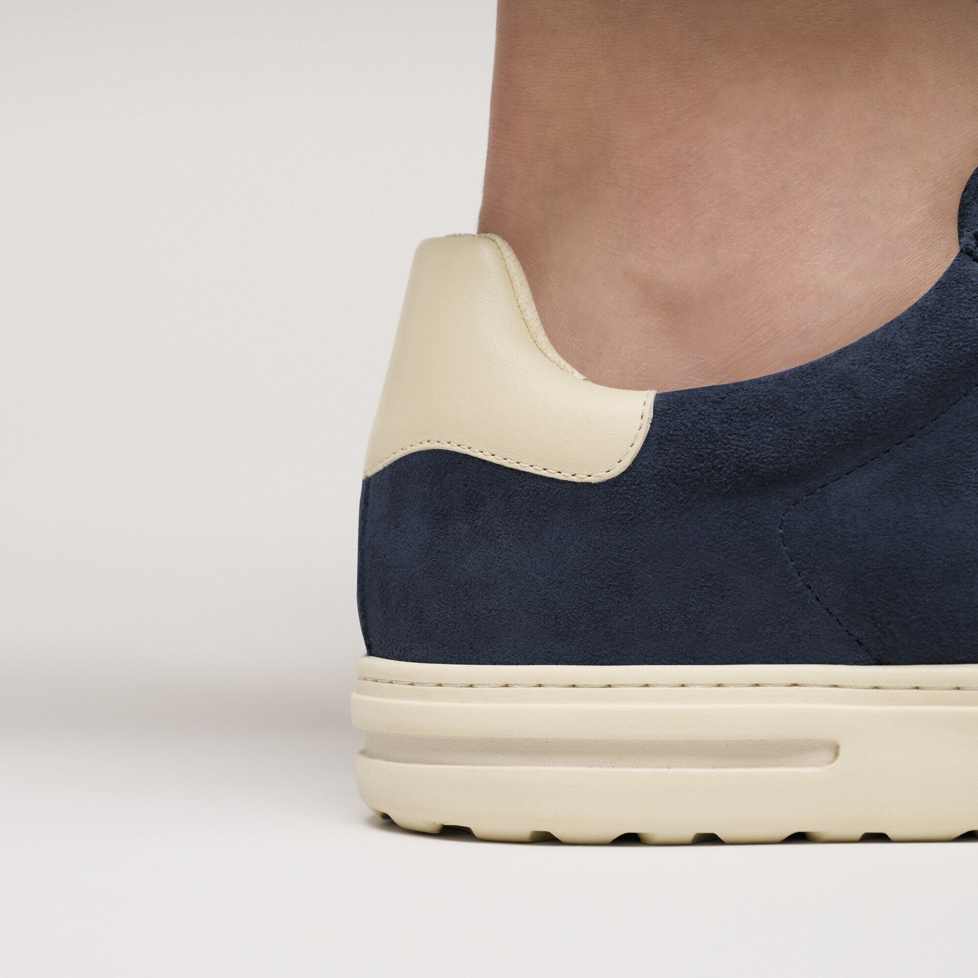 Bend Low Suede Leather - Image 9
