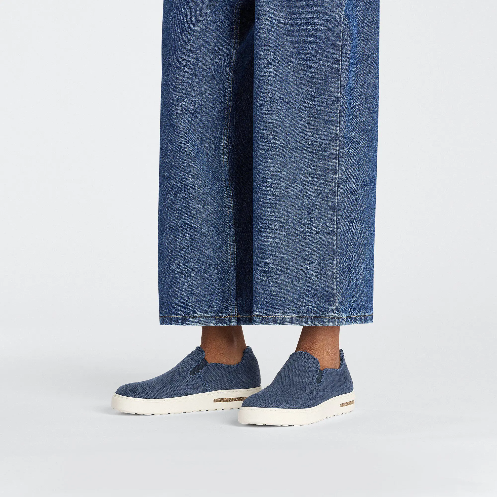 Bend Decon Slip On Textile - Image 4