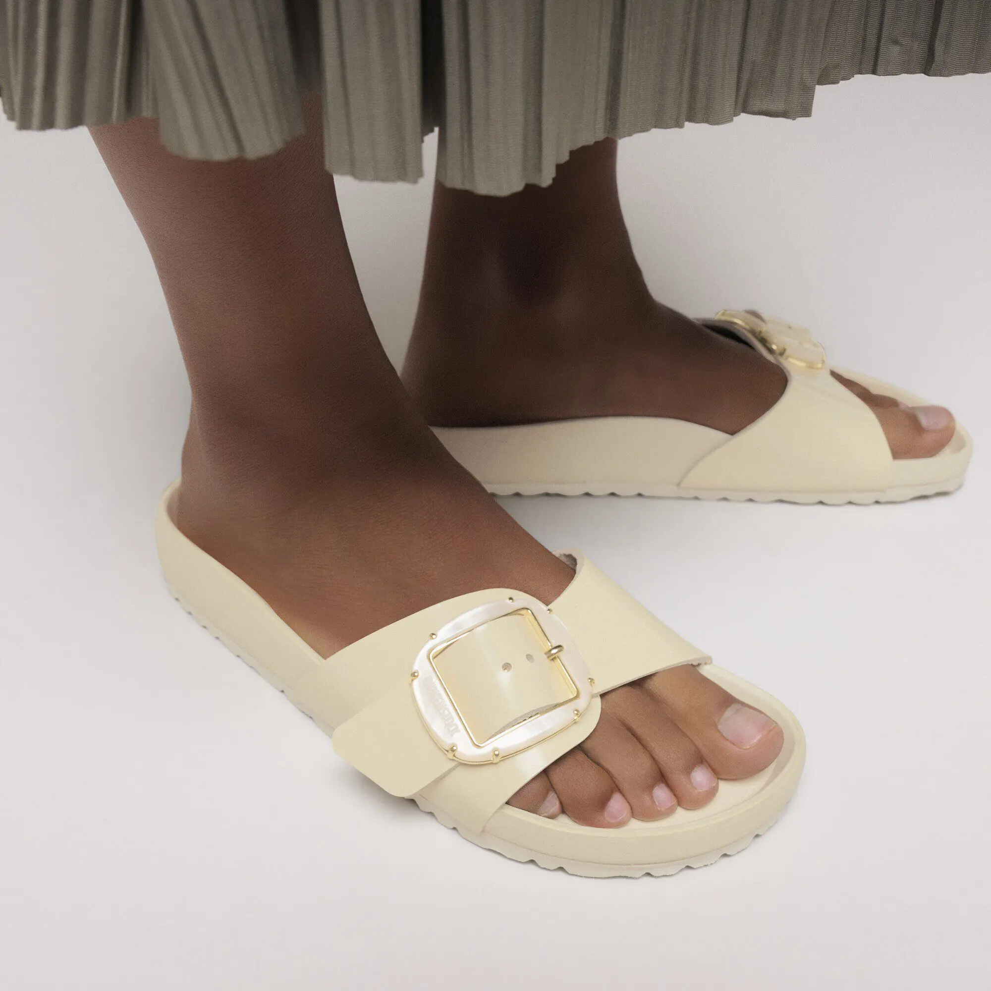 Madrid Big Buckle Pearl Natural Leather Patent - Image 8