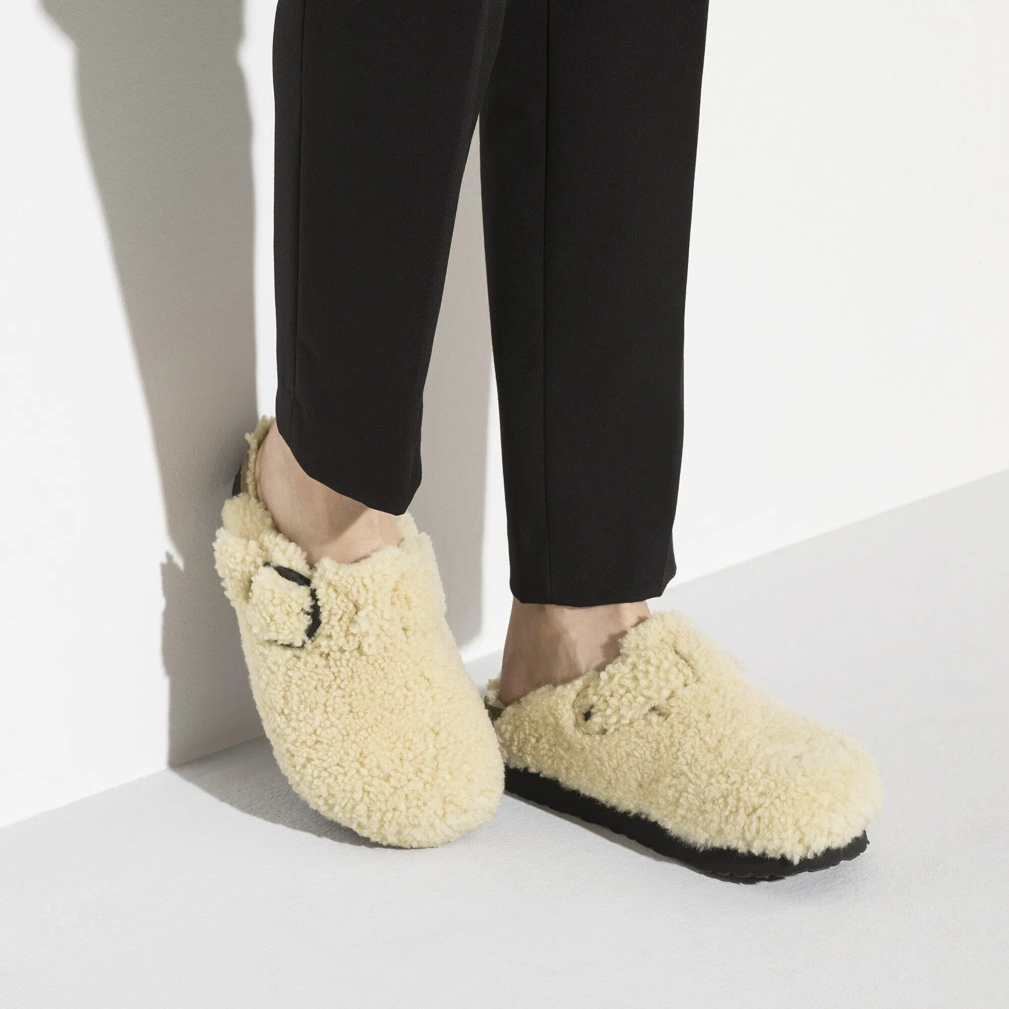 Boston Big Buckle Platform Fur - Image 6